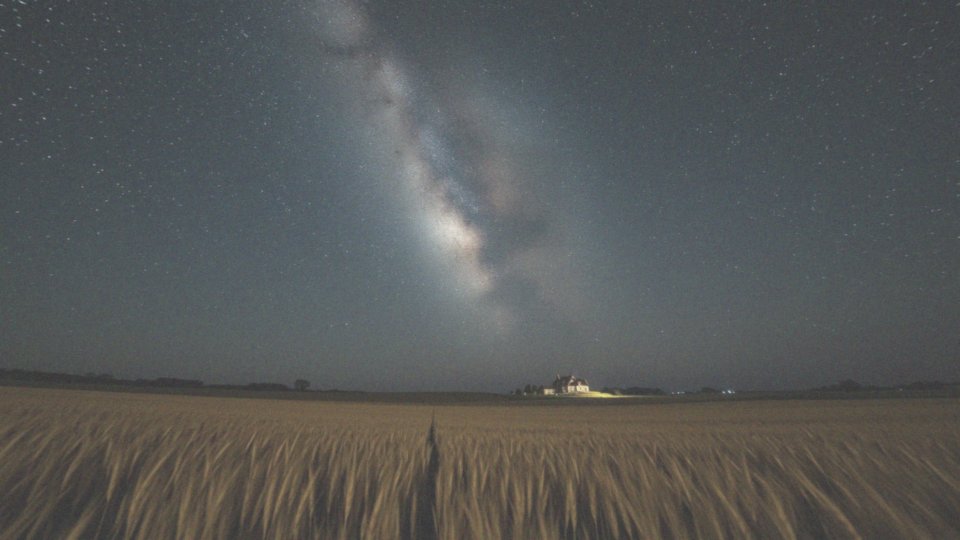 Jak wygląda Droga Mleczna na nocnym niebie?