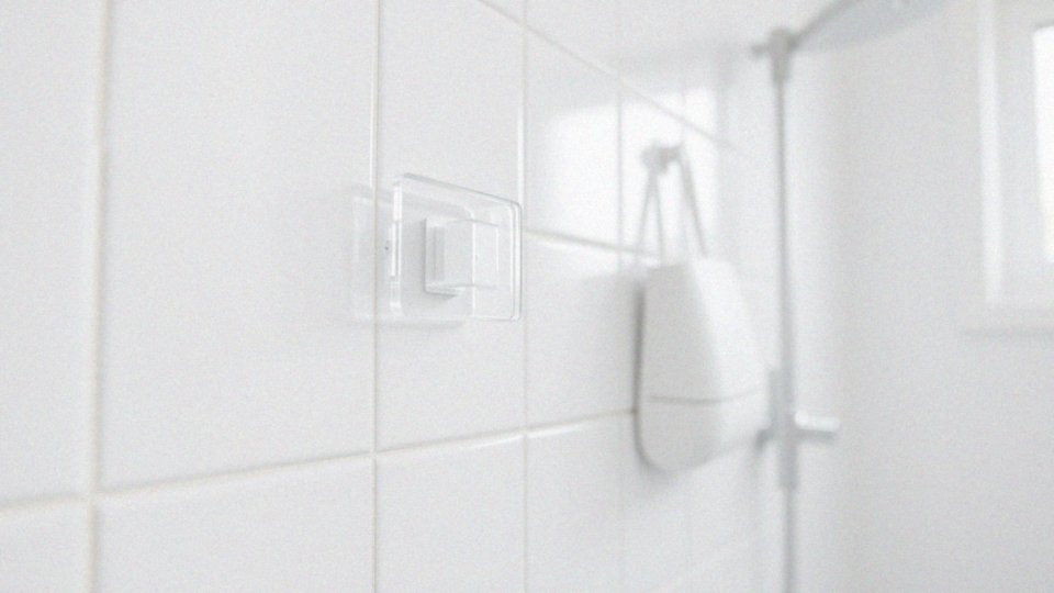 Co to są haczyki samoprzylepne i jak je wykorzystać do mocowania szafki?